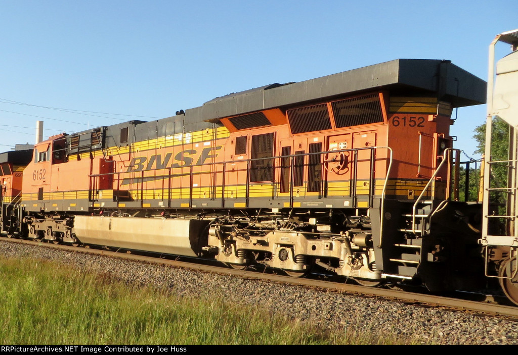 BNSF 6152